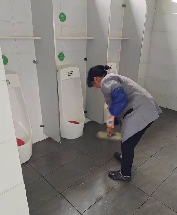 松岗项目公厕保洁