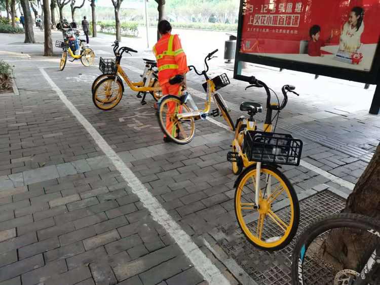 福保街道2021年街边单车规整摆放...