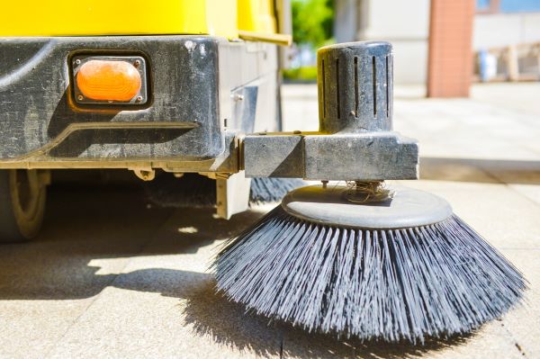 驾驶式洗地机高效清洁操作全攻略(图2) 什么是驾驶式洗地机?驾驶式洗地机如何操作?