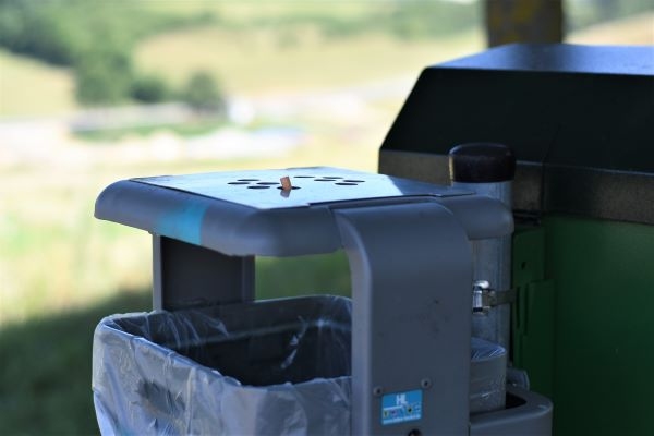 智能感应垃圾桶的功能有哪些？使用时有什么注意事项？(图1)