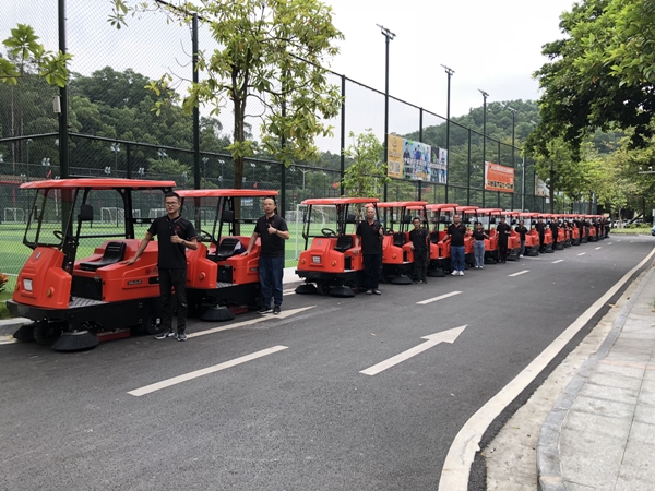 环卫扫地车都有哪些特点?(图1) 环卫扫地车都有哪些特点?(图1)