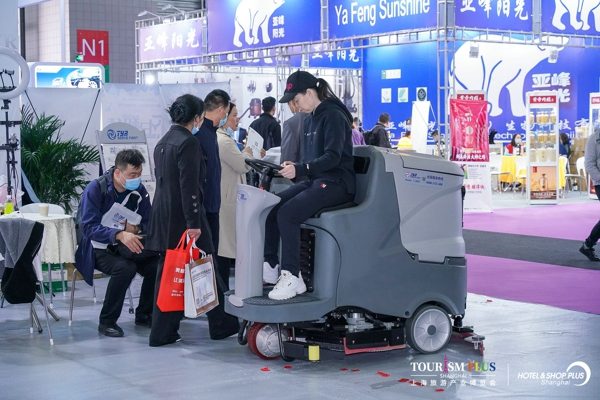 工厂洗地机优势分析 锂电洗地机提升清洁效率节省成本(图1) 工厂洗地机优势分析 锂电洗地机提升清洁效率节省成本(图1)