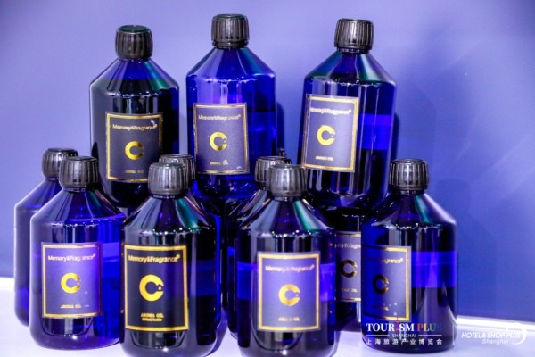 洗地机清洁剂选择与使用指南:中性清洁剂适用场景解析(图1) 洗地机清洁剂怎么用?哪些清洁剂效果最好!