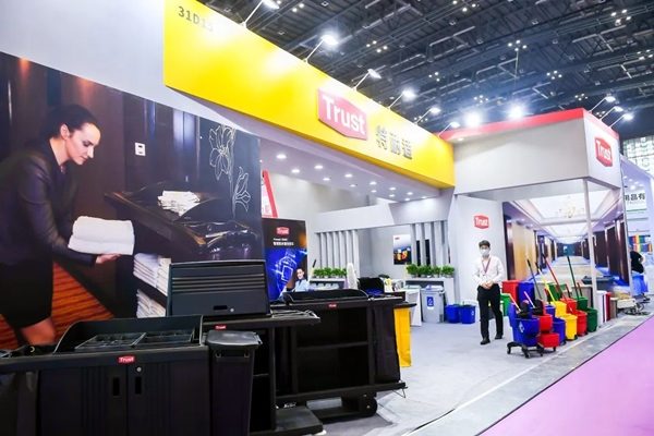 公共场所保洁推车选择指南:提升清洁效率的专业工具推荐(图10) 公共场所保洁推车选择指南:提升清洁效率的专业工具推荐(图10)