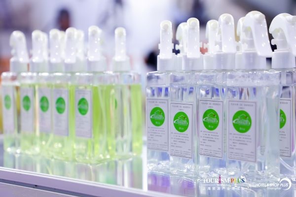 玻璃水渍斑去除方法及日常清洁保养技巧(图2) 玻璃有水渍斑怎么去除?玻璃清洁有妙招 赶快学起来!