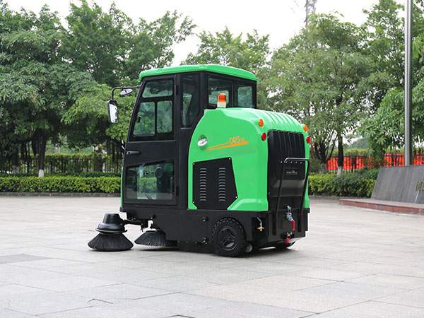全封闭式扫地机DQS19C高强度设计,铝合金驾驶舱轻量化电动清洁设备(图2) 全封闭式扫地机DQS19C高强度设计,铝合金驾驶舱轻量化电动清洁设备(图2)