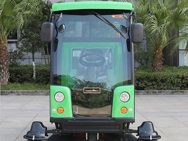 全封闭式扫地机DQS19C高强度设计,铝合金驾驶舱轻量化电动清洁设备(图6) 全封闭式扫地机DQS19C高强度设计,铝合金驾驶舱轻量化电动清洁设备(图6)