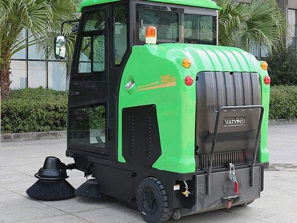 全封闭式扫地机DQS19C高强度设计,铝合金驾驶舱轻量化电动清洁设备(图8) 全封闭式扫地机DQS19C高强度设计,铝合金驾驶舱轻量化电动清洁设备(图8)