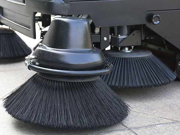 全封闭式扫地机DQS19C高强度设计,铝合金驾驶舱轻量化电动清洁设备(图9) 全封闭式扫地机DQS19C高强度设计,铝合金驾驶舱轻量化电动清洁设备(图9)